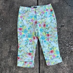 NWT Bandolino Floral Mandie stretch Capris